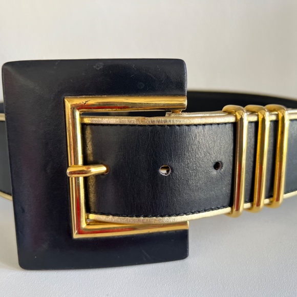 Escada - Picture 5 of 6